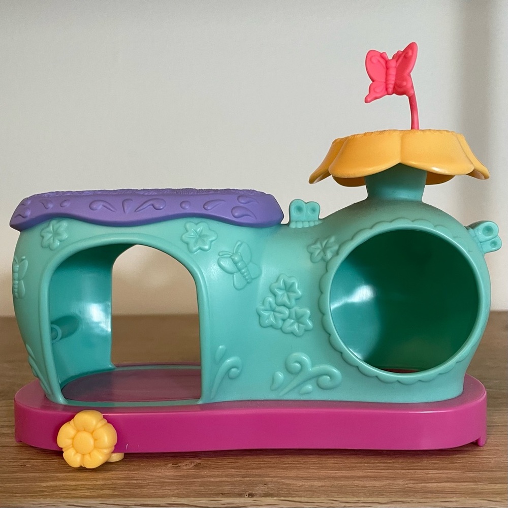 2004 Littlest Pet Shop Curious Kitties Play Set